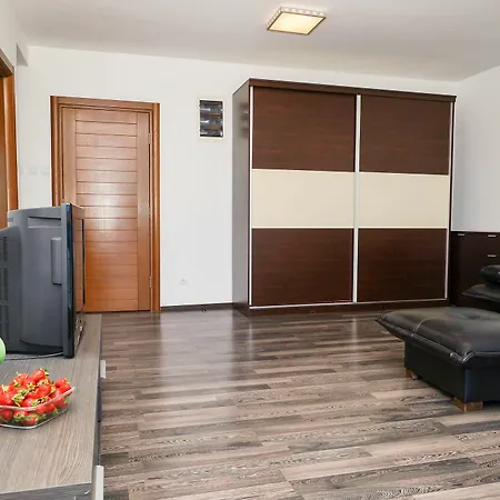 Iris Aparthotel 4*